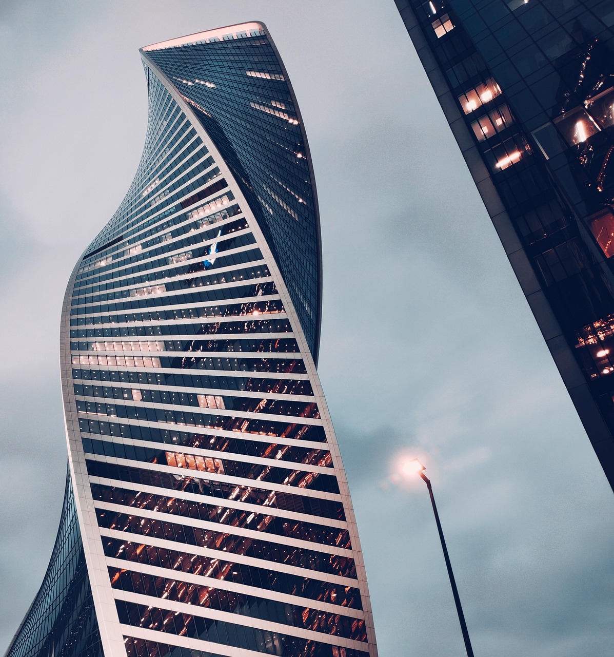 كيف تزيد مبيعاتك عبر الإنترنت باستراتيجيات التسويق الرقمي؟